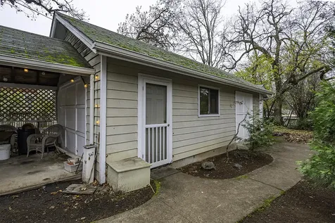 1210 NW Lawnridge Avenue Grants Pass OR 97526
