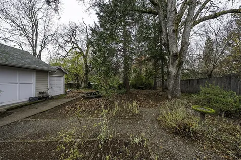 1210 NW Lawnridge Avenue Grants Pass OR 97526