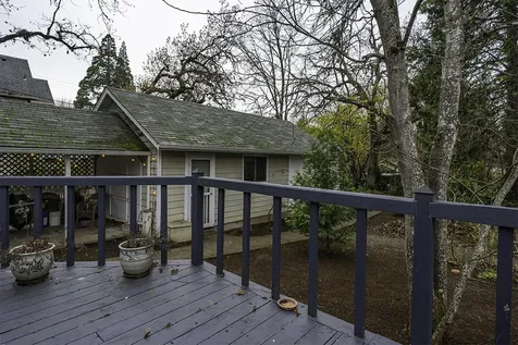 1210 NW Lawnridge Avenue Grants Pass OR 97526