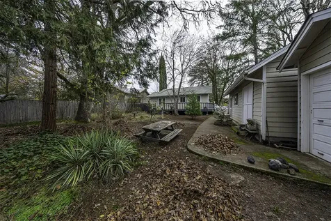 1210 NW Lawnridge Avenue Grants Pass OR 97526