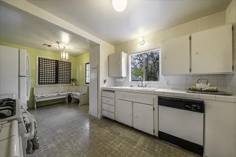 1210 NW Lawnridge Avenue Grants Pass OR 97526