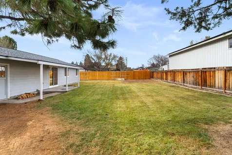 2673 SW Evergreen Avenue Redmond OR 97756