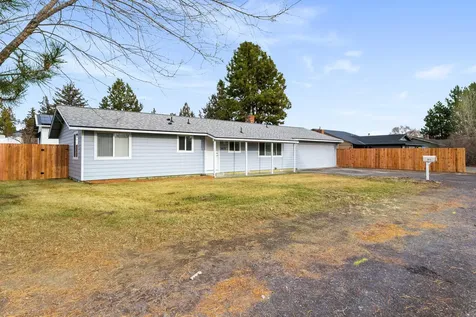2673 SW Evergreen Avenue Redmond OR 97756