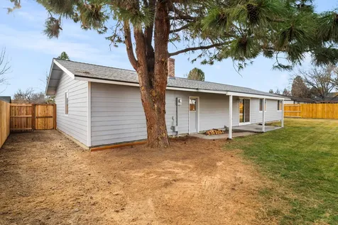 2673 SW Evergreen Avenue Redmond OR 97756
