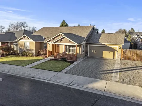 338 Cherry Wood Eagle Point OR 97524