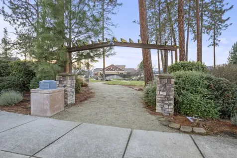 338 Cherry Wood Eagle Point OR 97524