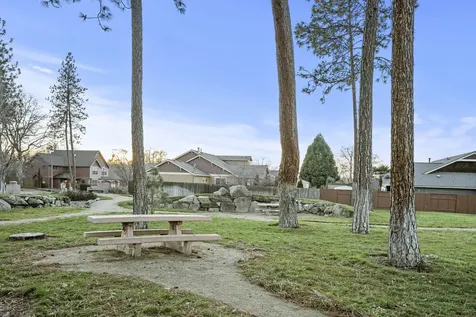 338 Cherry Wood Eagle Point OR 97524