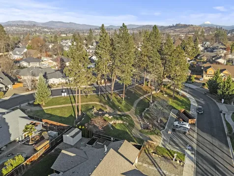 338 Cherry Wood Eagle Point OR 97524