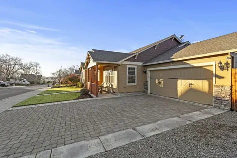338 Cherry Wood Eagle Point OR 97524