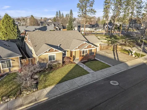 338 Cherry Wood Eagle Point OR 97524