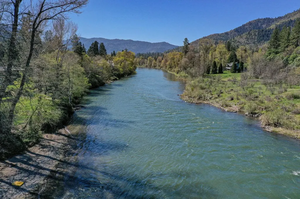 8720 Rogue River Highway Grants Pass OR 97527