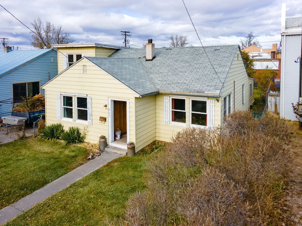 945 NW 2nd Street Prineville OR 97754