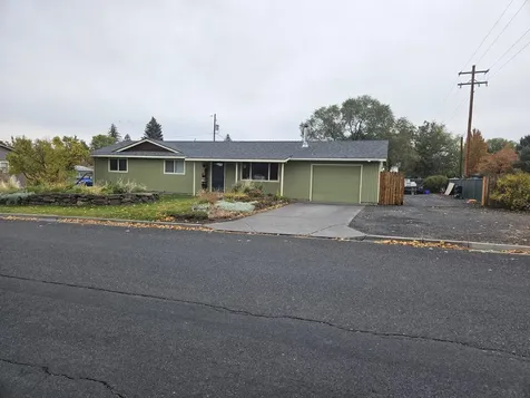 1472 SW Canyon Drive Redmond OR 97756