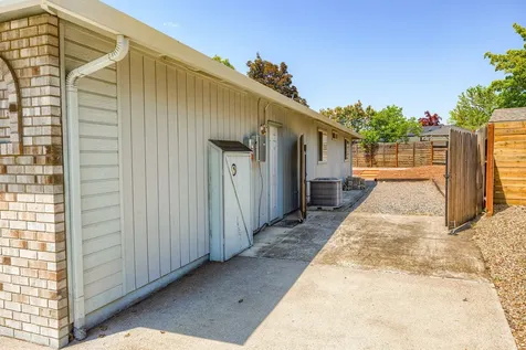 1181 Easthills Court Medford OR 97504