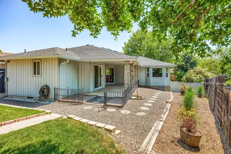 1181 Easthills Court Medford OR 97504
