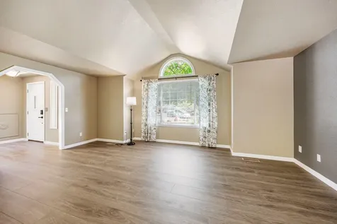 1181 Easthills Court Medford OR 97504