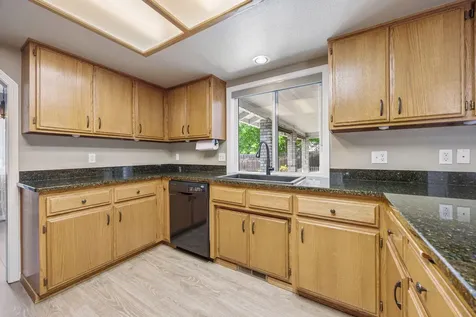 1181 Easthills Court Medford OR 97504