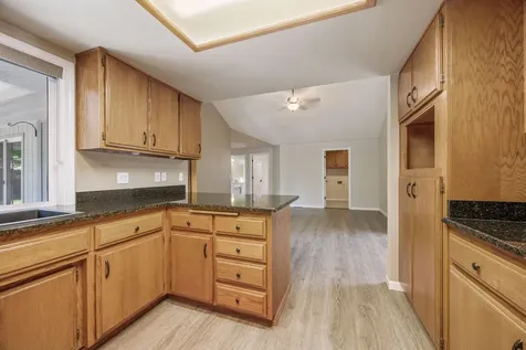 1181 Easthills Court Medford OR 97504