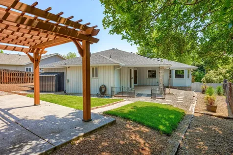 1181 Easthills Court Medford OR 97504