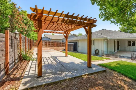 1181 Easthills Court Medford OR 97504