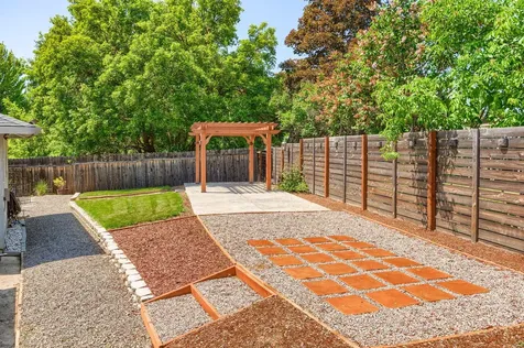 1181 Easthills Court Medford OR 97504