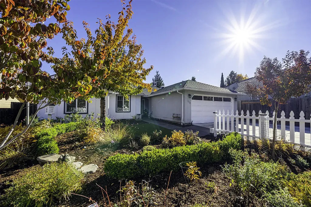 772 Jaquelyn Street Ashland OR 97520