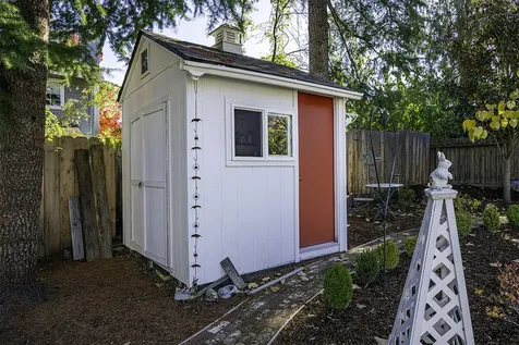 772 Jaquelyn Street Ashland OR 97520