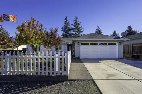 772 Jaquelyn Street Ashland OR 97520