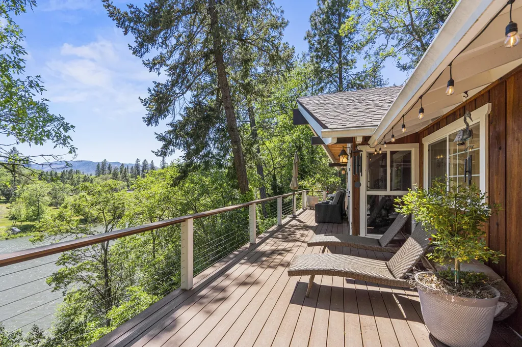 13575 Highway 234 Gold Hill OR 97525
