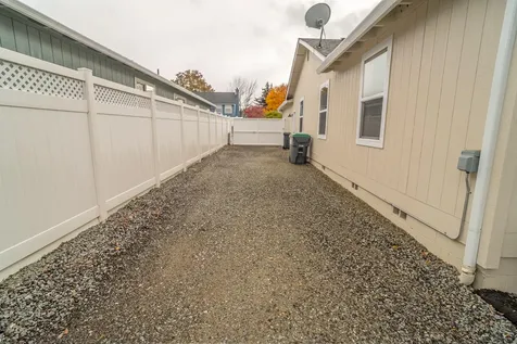 2733 Juanita Avenue Medford OR 97504