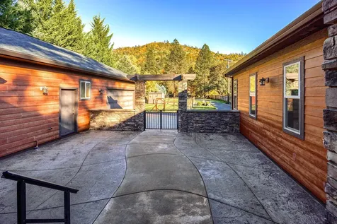 20413 Highway 62 Shady Cove OR 97539