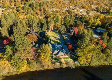 20413 Highway 62 Shady Cove OR 97539