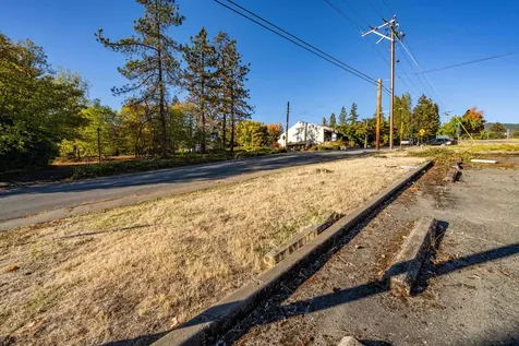 700 NW Dimmick Street Grants Pass OR 97526
