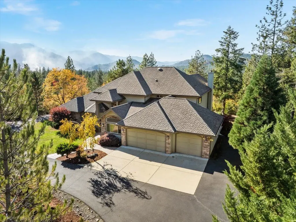 596 Bellewood Drive Grants Pass OR 97527
