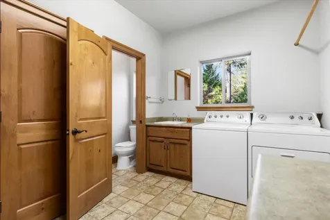 596 Bellewood Drive Grants Pass OR 97527