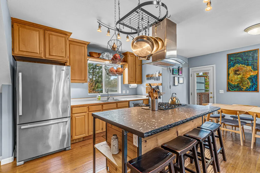 1360 NE Evans Street Grants Pass OR 97526