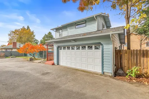 1360 NE Evans Street Grants Pass OR 97526
