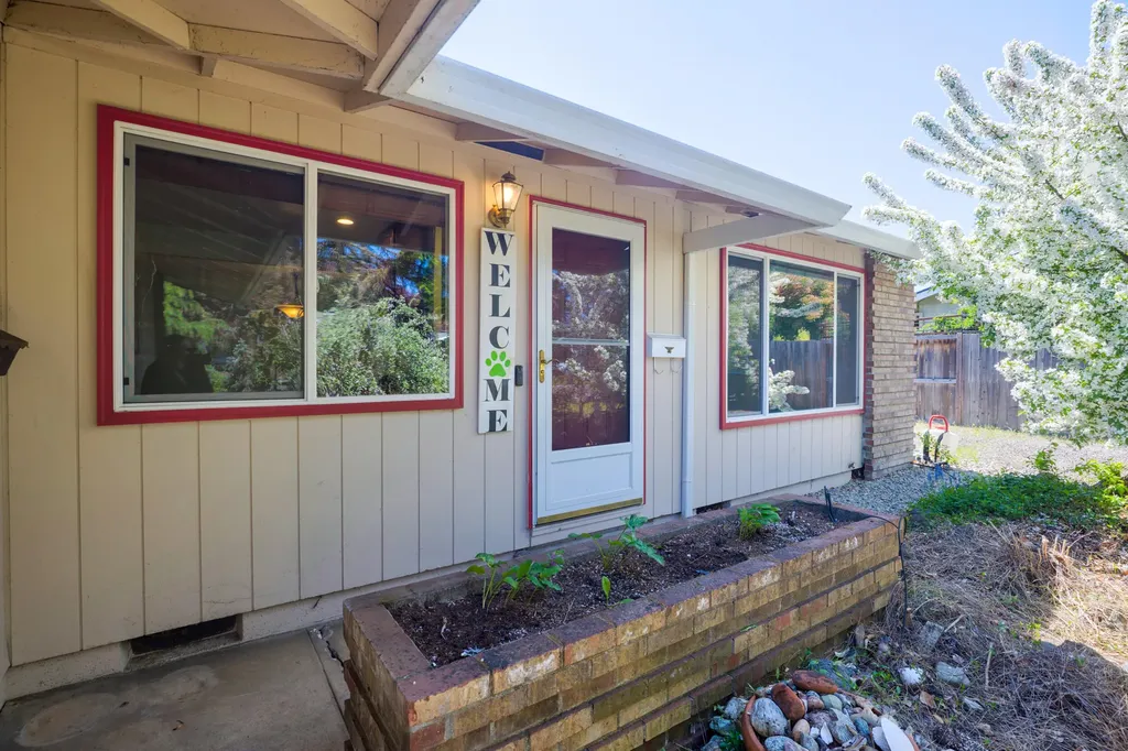 509 Barry. Circle Medford OR 97501