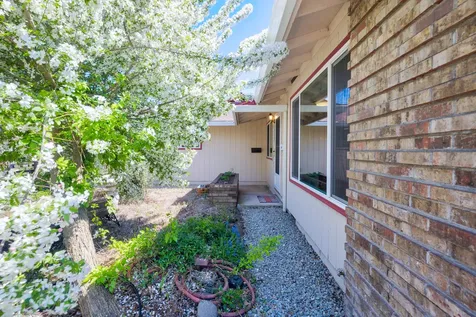 509 Barry. Circle Medford OR 97501