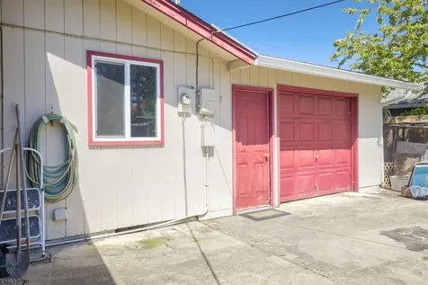 509 Barry. Circle Medford OR 97501