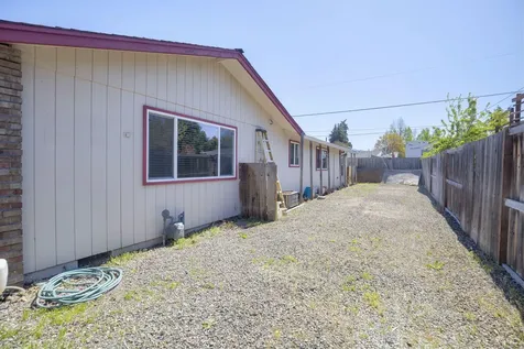 509 Barry. Circle Medford OR 97501