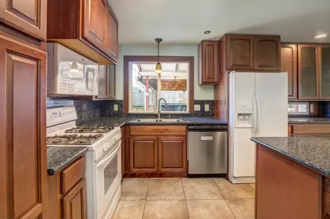 509 Barry. Circle Medford OR 97501
