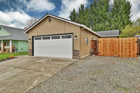 2133 Walnut Grove Lane Central Point OR 97502