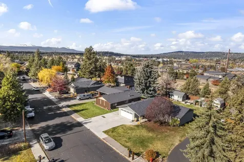 422 SW Blakely Court Bend OR 97702