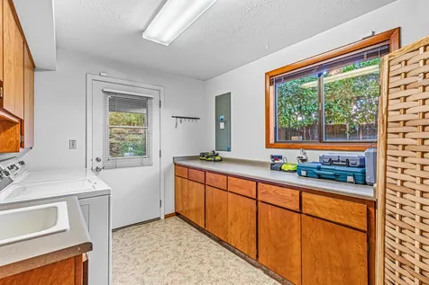 801 Clarence Lane Ashland OR 97520