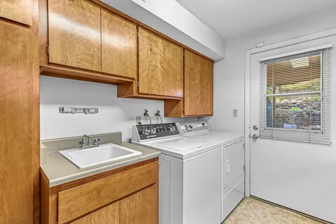 801 Clarence Lane Ashland OR 97520