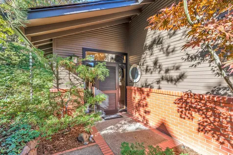 801 Clarence Lane Ashland OR 97520