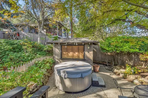 801 Clarence Lane Ashland OR 97520