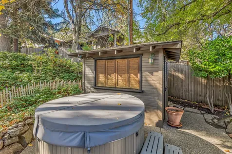 801 Clarence Lane Ashland OR 97520