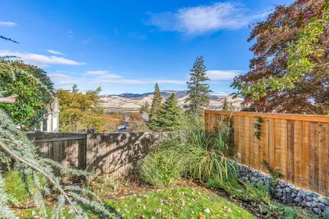 801 Clarence Lane Ashland OR 97520
